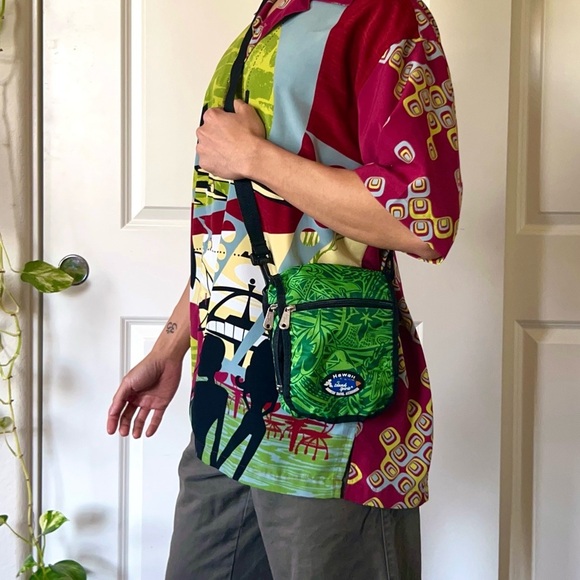 Vintage Hawaiian Cross-Body Bag - Picture 2 of 5